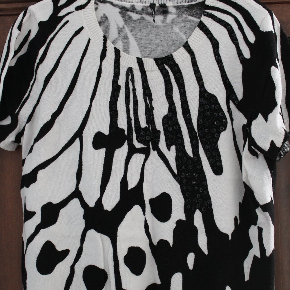 black and white short sleeve sweater